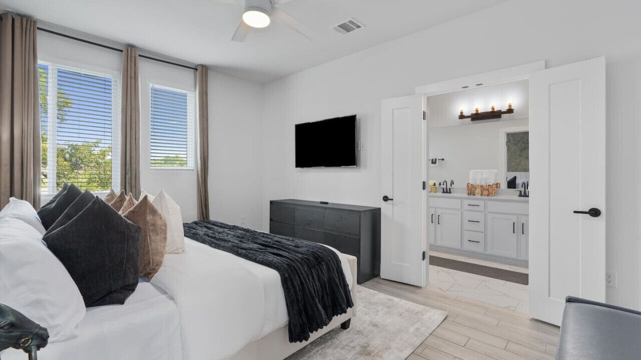 Photo of Bedroom in University Hills and Windsor Park