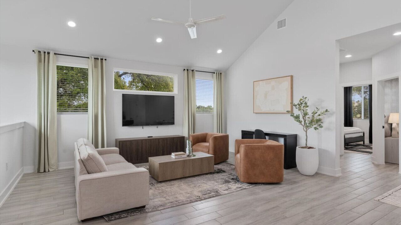Photo of Livingroom in University Hills and Windsor Park