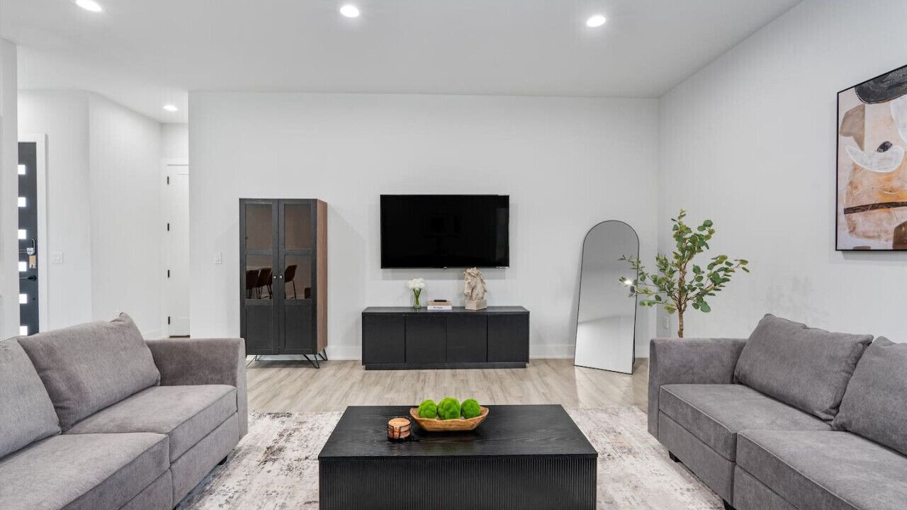 Photo of Livingroom in University Hills and Windsor Park