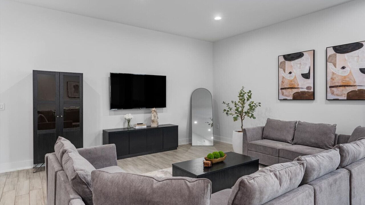 Photo of Livingroom in University Hills and Windsor Park
