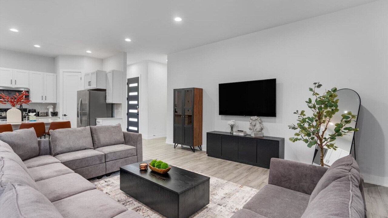 Photo of Livingroom in University Hills and Windsor Park