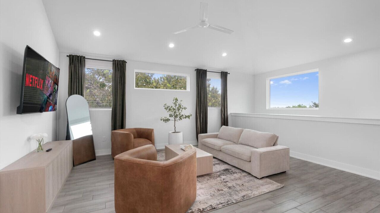 Photo of Livingroom in University Hills and Windsor Park