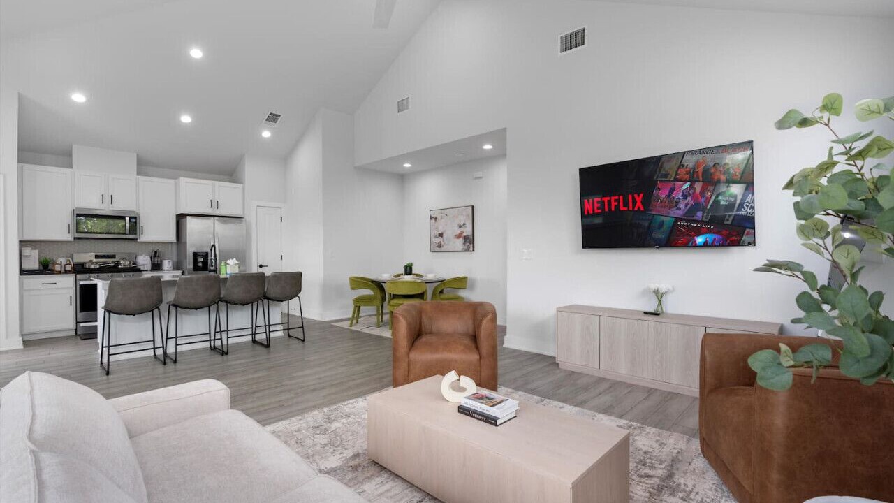 Photo of Livingroom in University Hills and Windsor Park