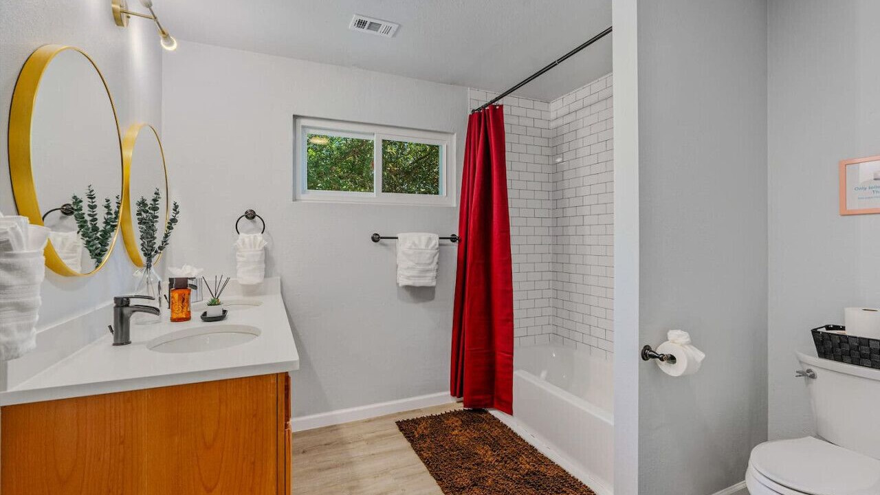 Photo of Bathroom in Lago Vista