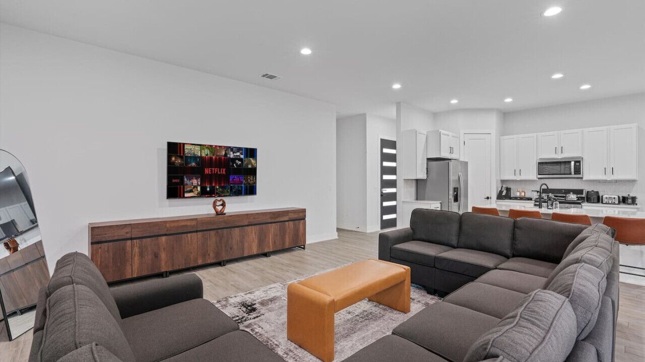 Photo of Livingroom in University Hills and Windsor Park