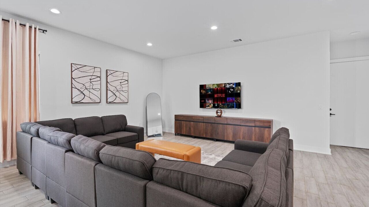 Photo of Livingroom in University Hills and Windsor Park