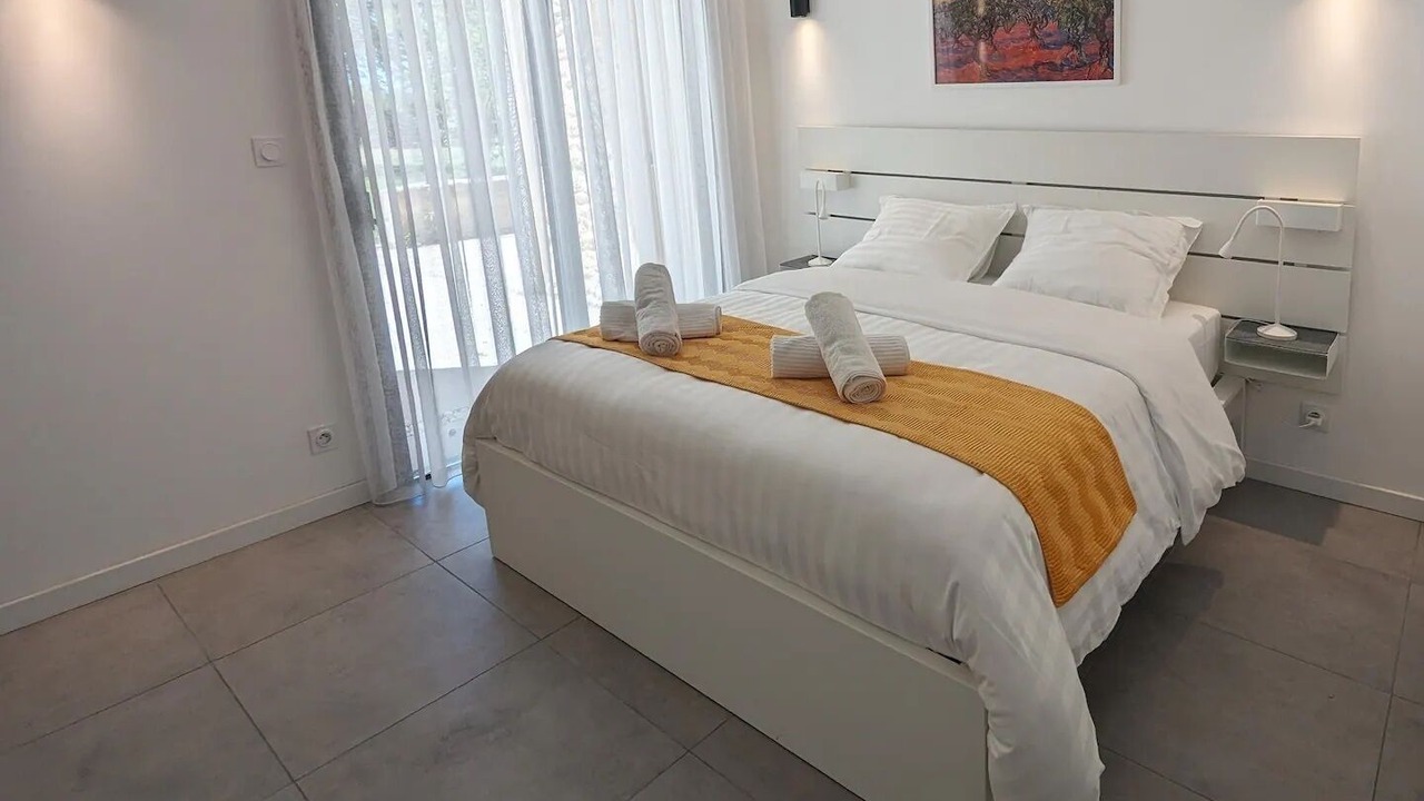 Photo of Bedroom in Lambesc