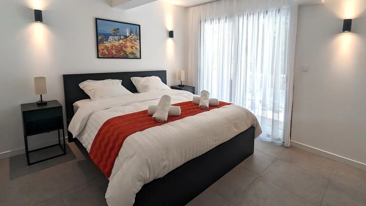 Photo of Bedroom in Lambesc