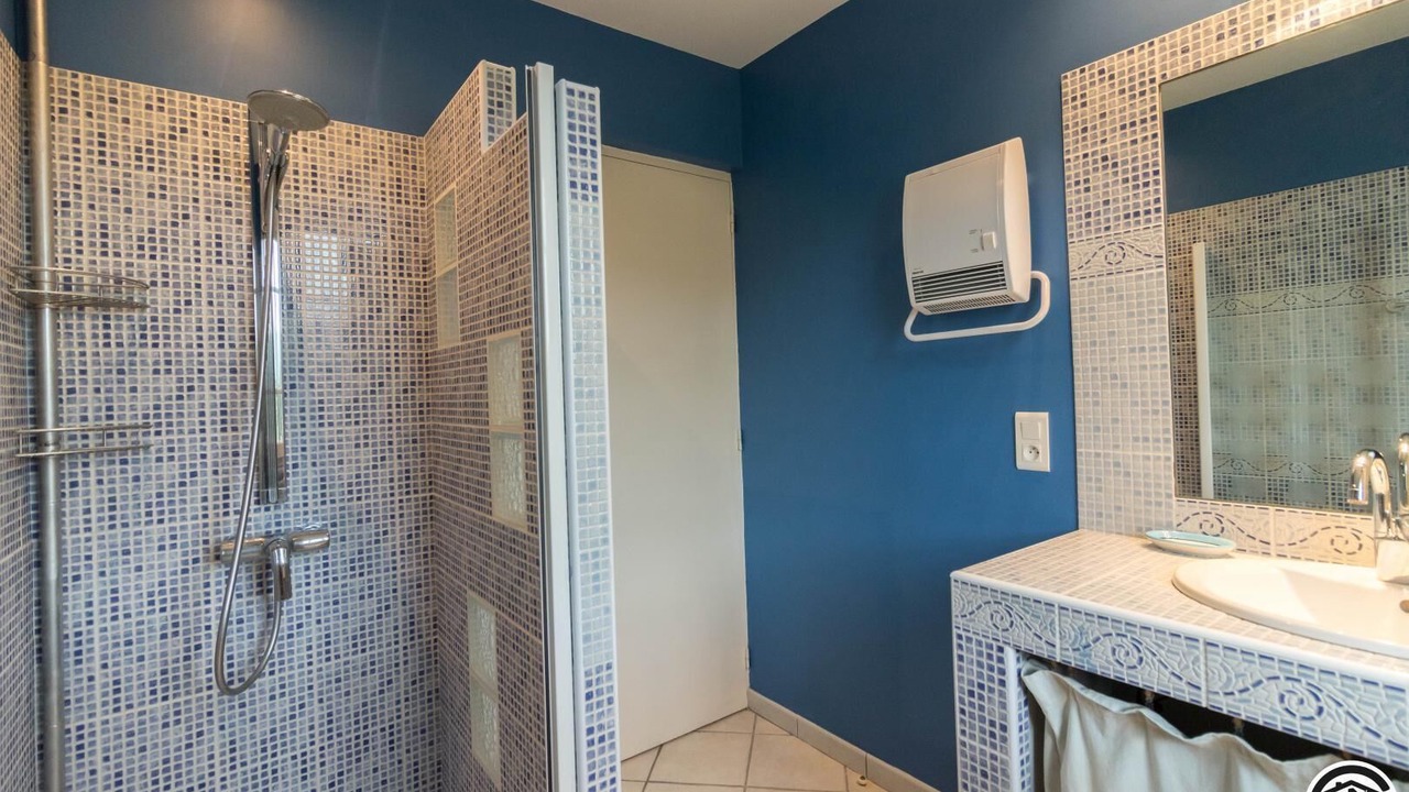 Photo of Bathroom in Ganties