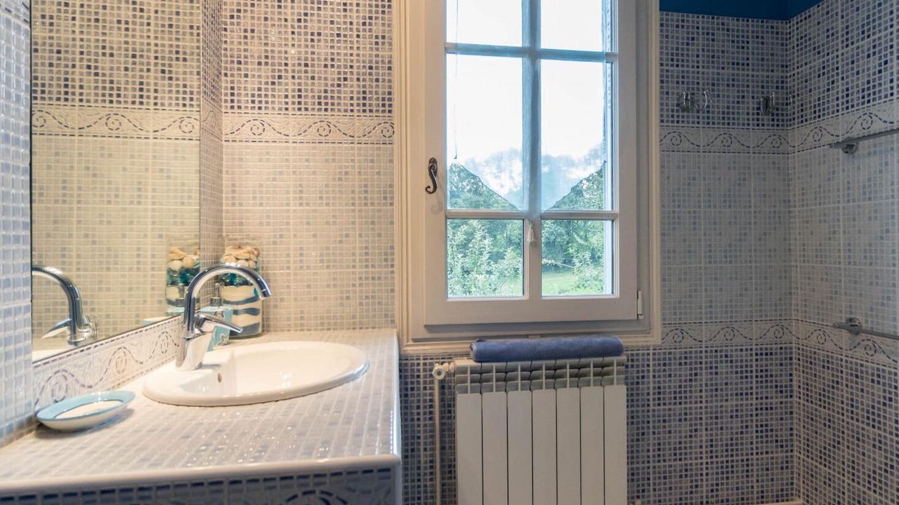 Photo of Bathroom in Ganties