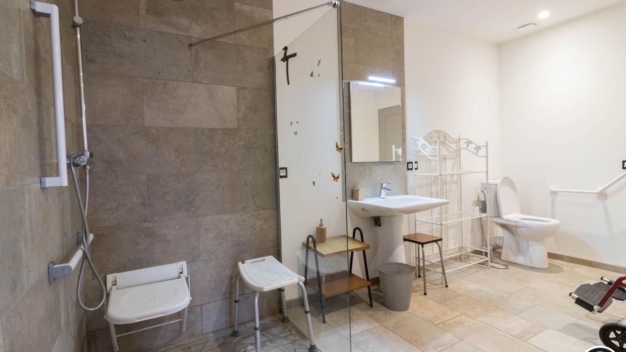 Photo of Bathroom in Saint-Sulpice-sur-Leze