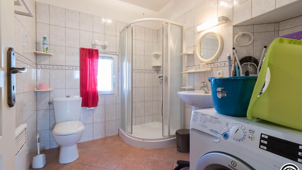 Photo of Bathroom in Beaumont-sur-Leze
