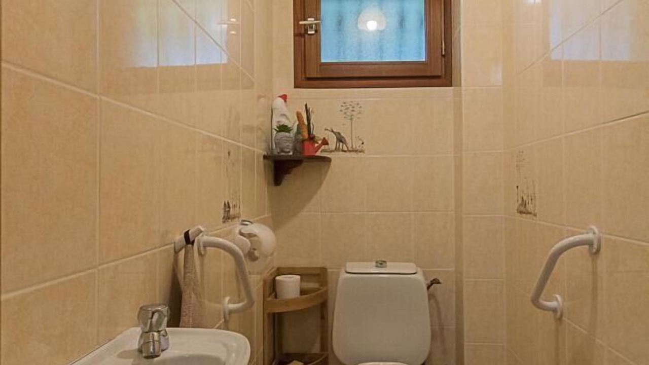 Photo of Bathroom in Miremont