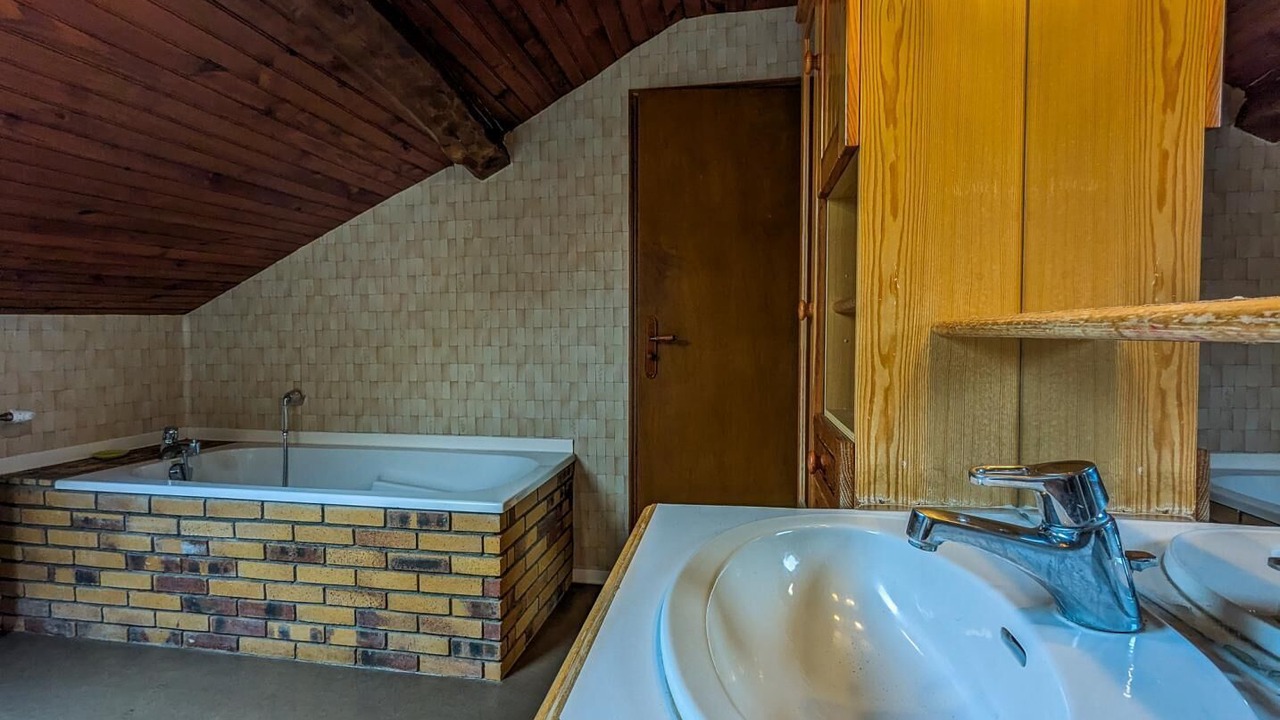 Photo of Bathroom in Le Cuing