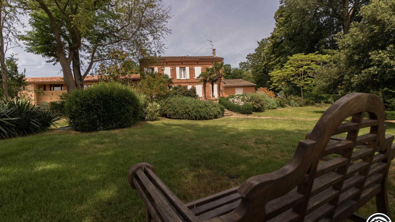 Photo of Outdoor in Aurin