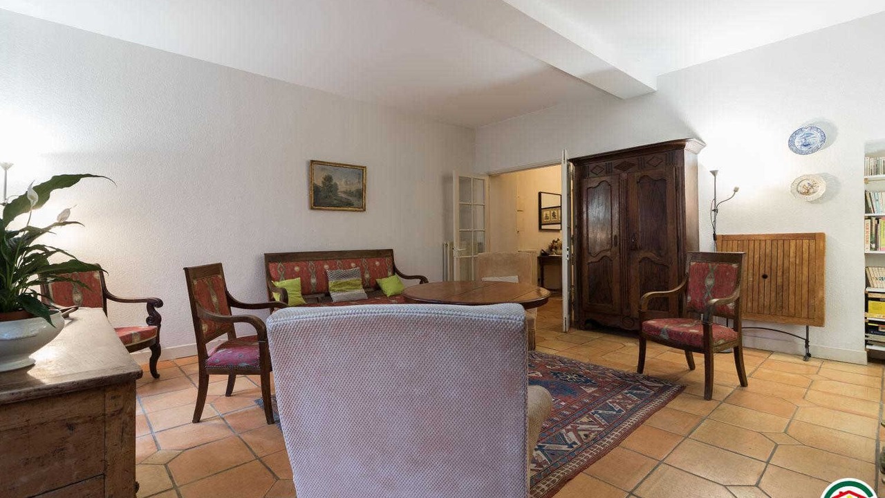 Photo of Others in Aurin