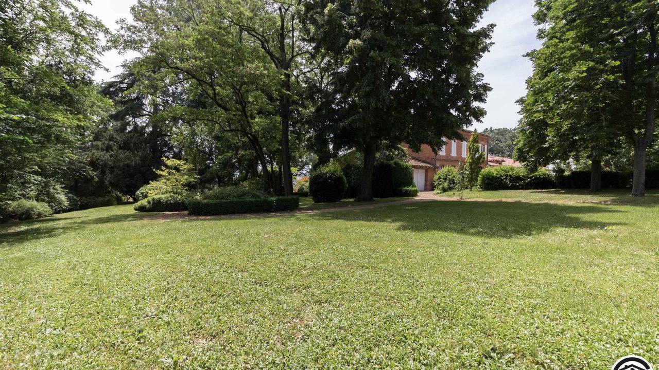 Photo of Outdoor in Aurin