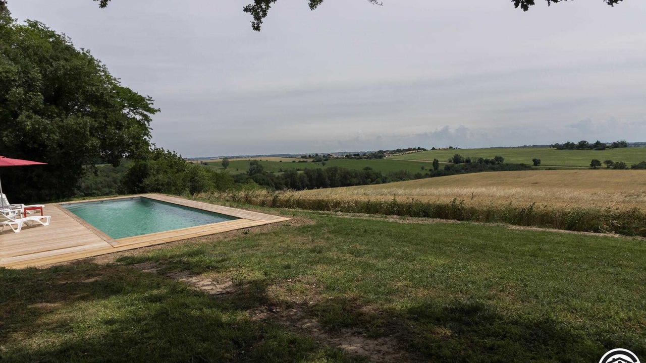 Photo of Outdoor in Aurin