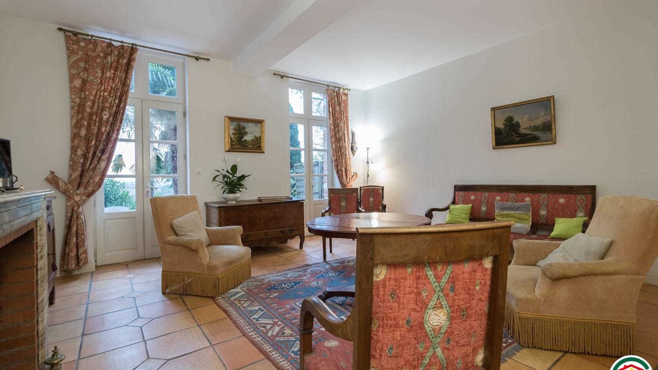 Photo of Others in Aurin