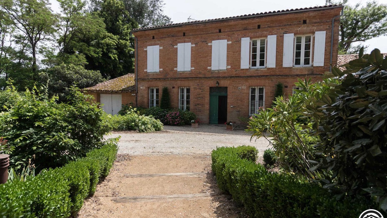 Photo of Outdoor in Aurin