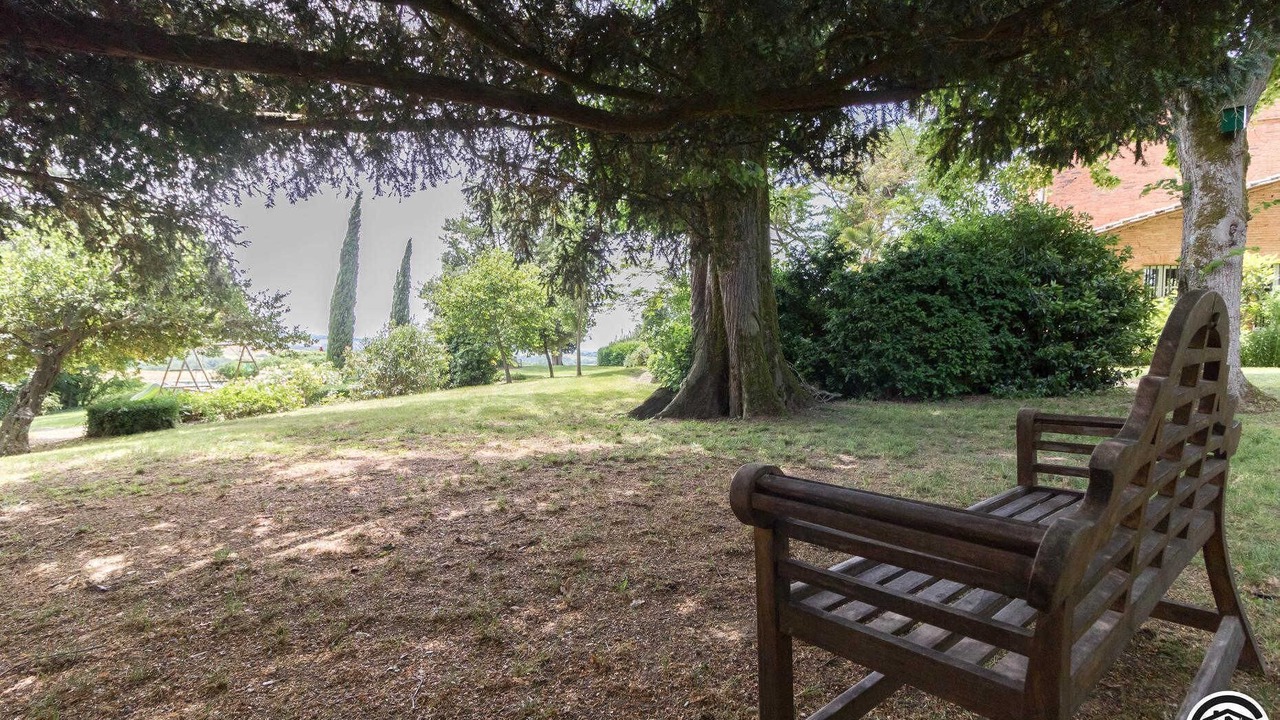 Photo of Outdoor in Aurin