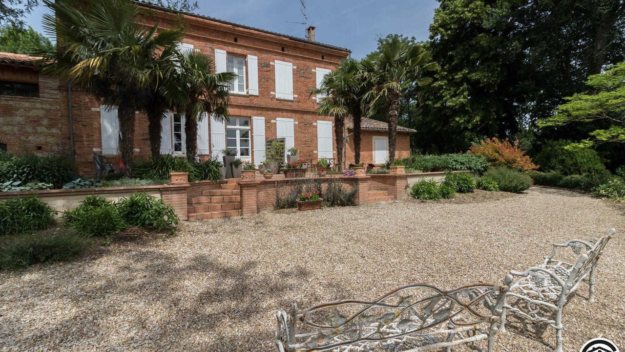 Photo of Outdoor in Aurin