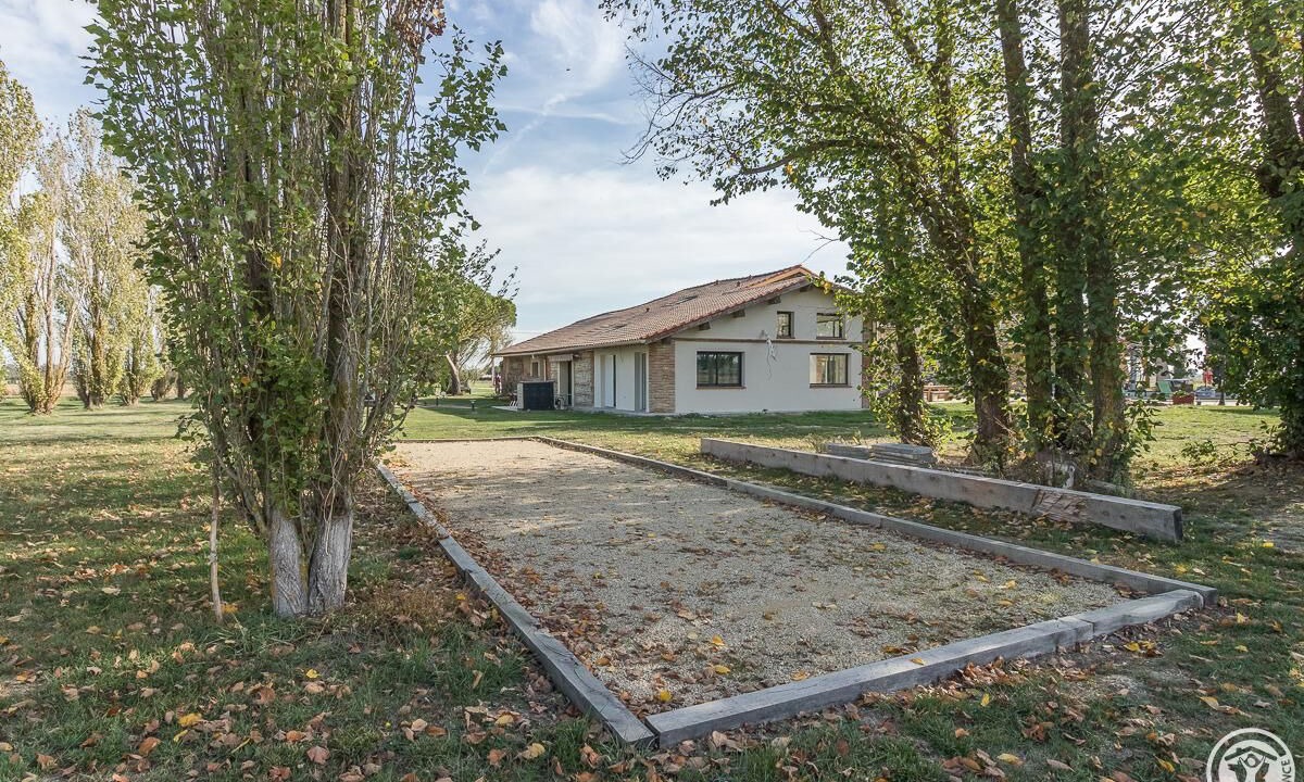 Photo of Outdoor in Merville