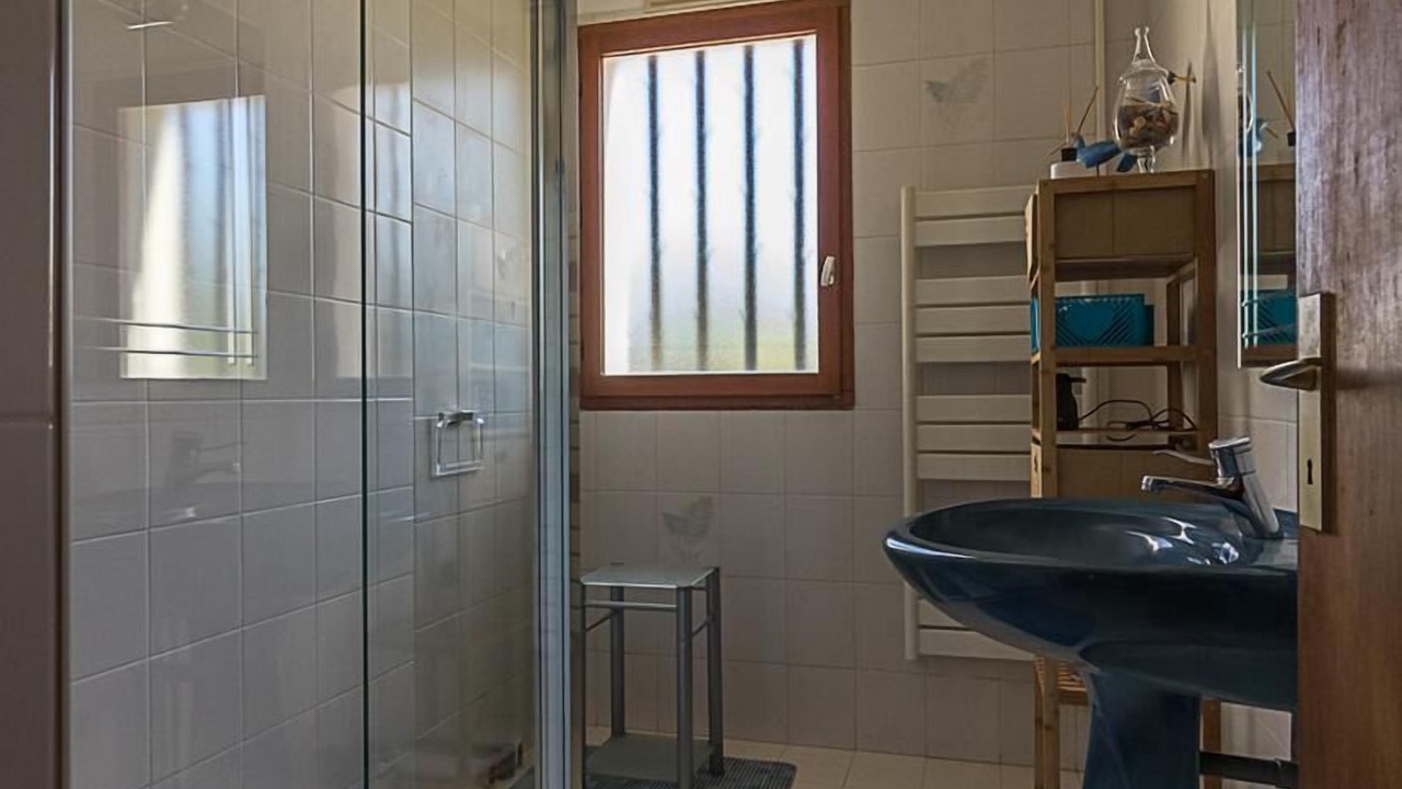 Photo of Bathroom in Pins-Justaret