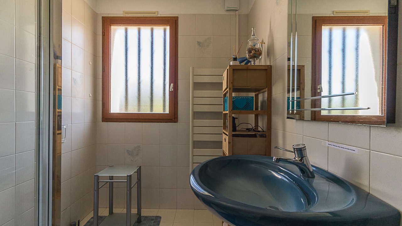 Photo of Bathroom in Pins-Justaret