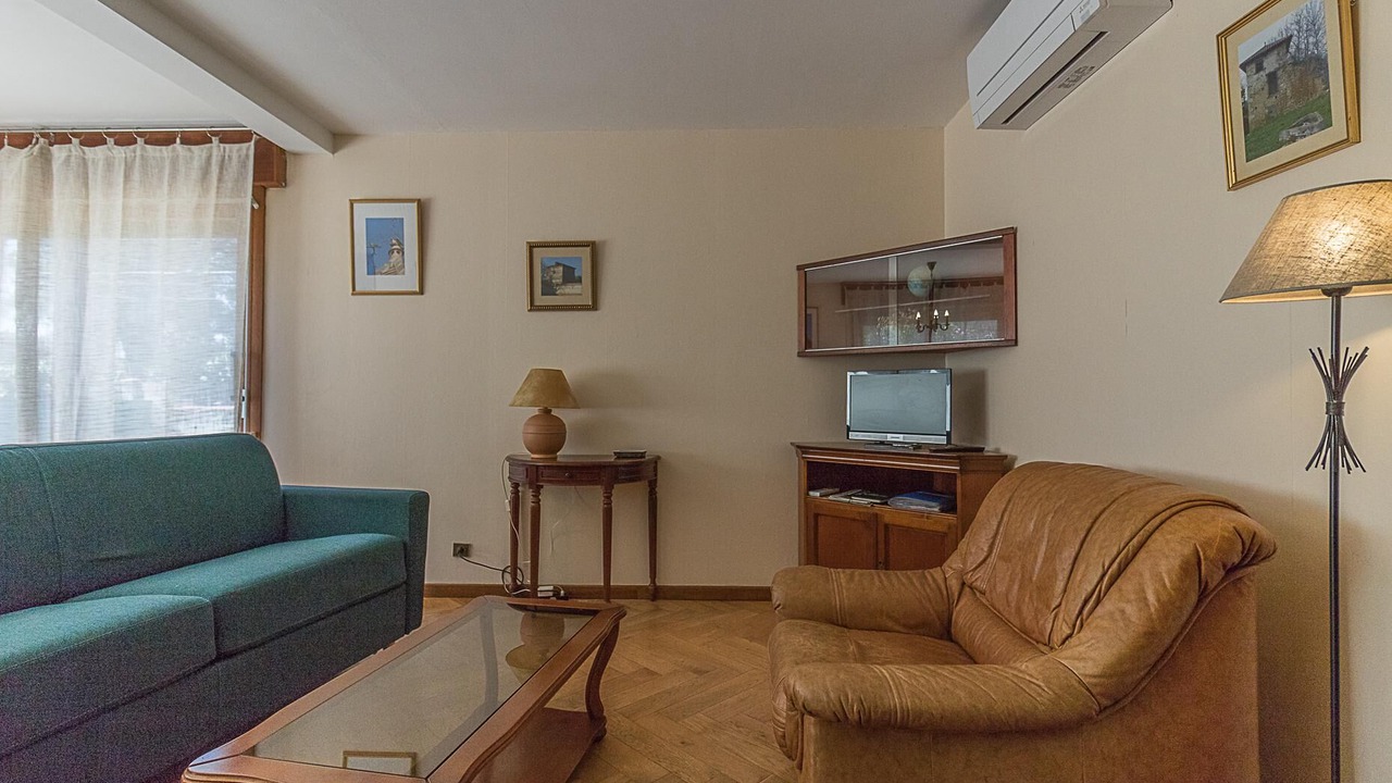 Photo of Livingroom in Pins-Justaret