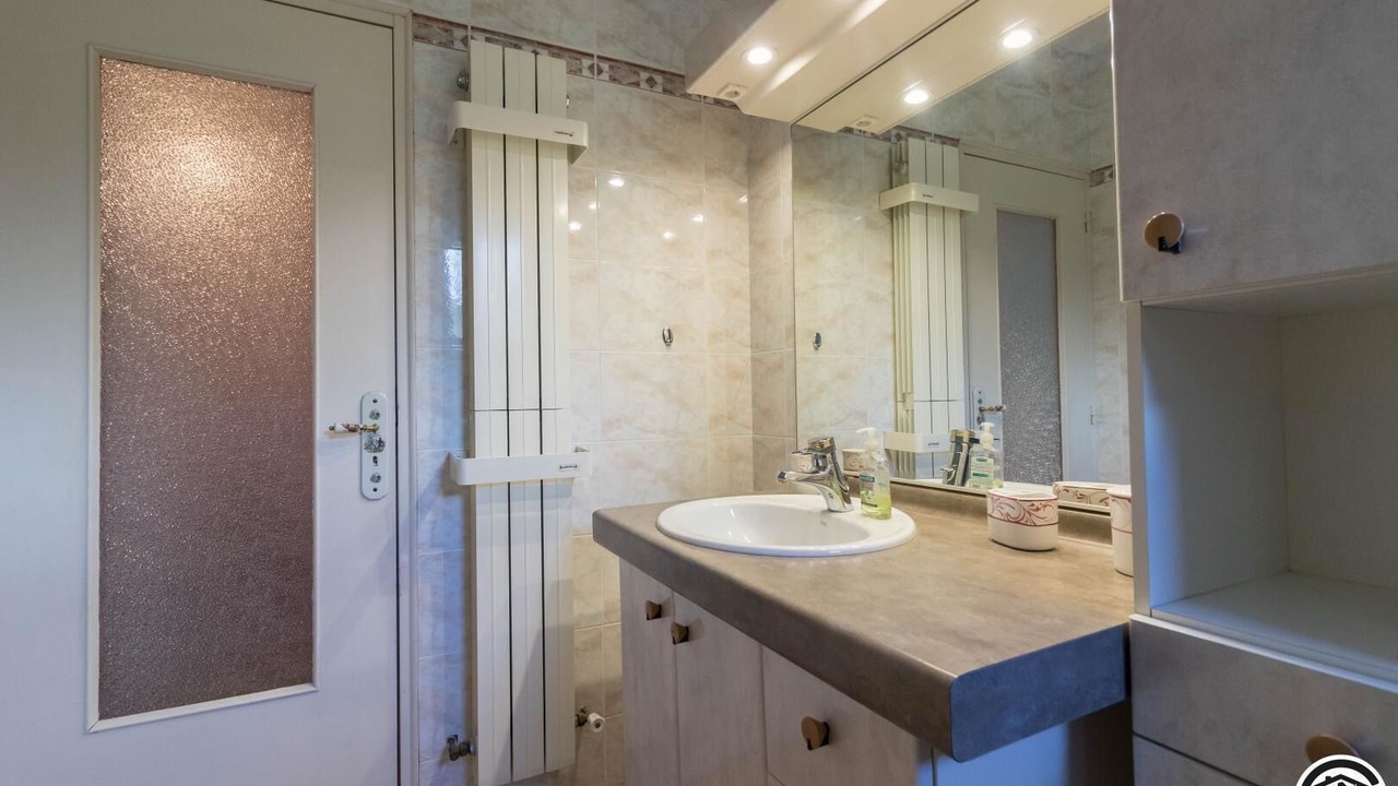 Photo of Bathroom in Chein-Dessus