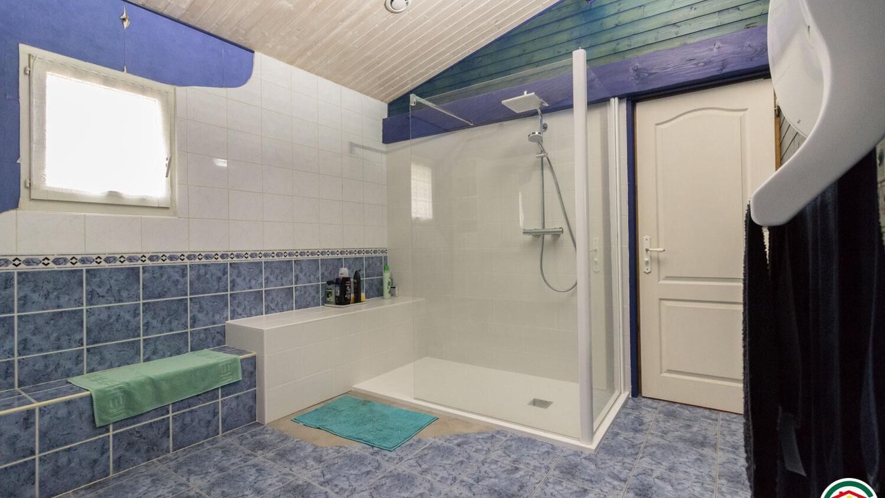 Photo of Bathroom in La Salvetat-Lauragais
