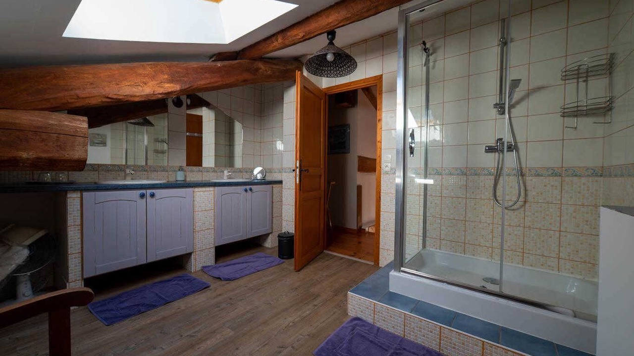 Photo of Bathroom in Thil