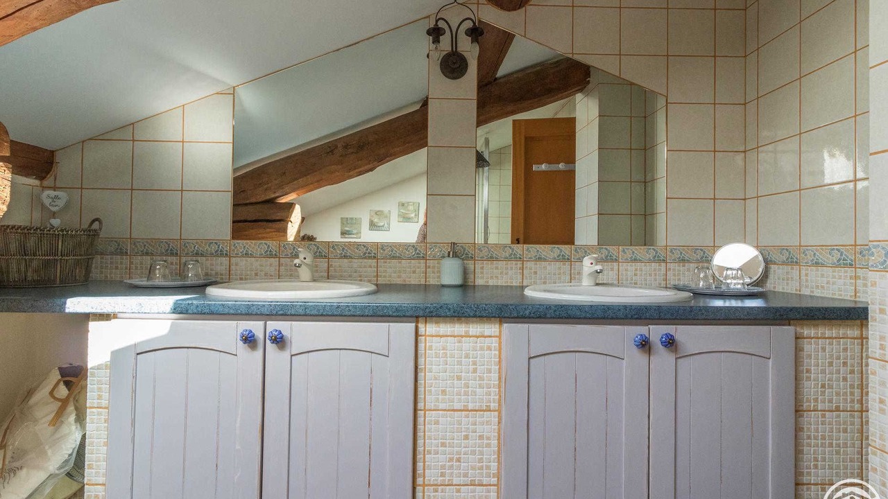 Photo of Bathroom in Thil