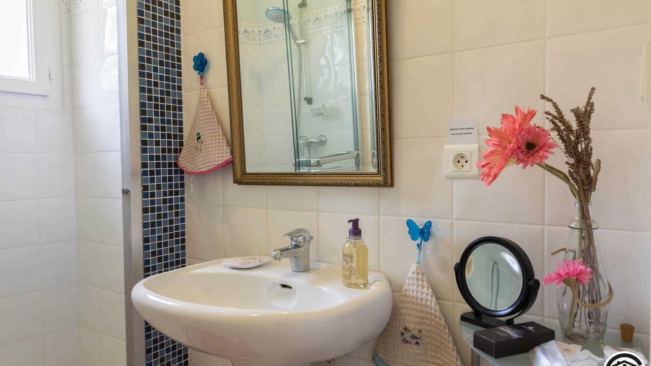 Photo of Bathroom in Calmont