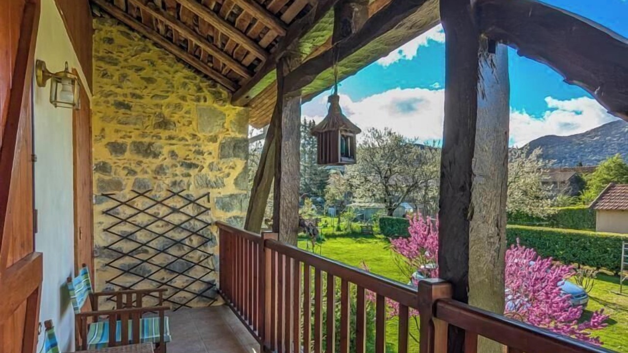 Photo of Patio Balcony in Izaut-de-l'Hotel