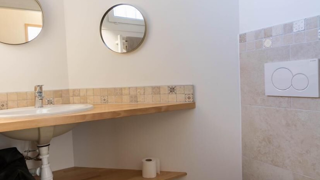 Photo of Bathroom in Pins-Justaret