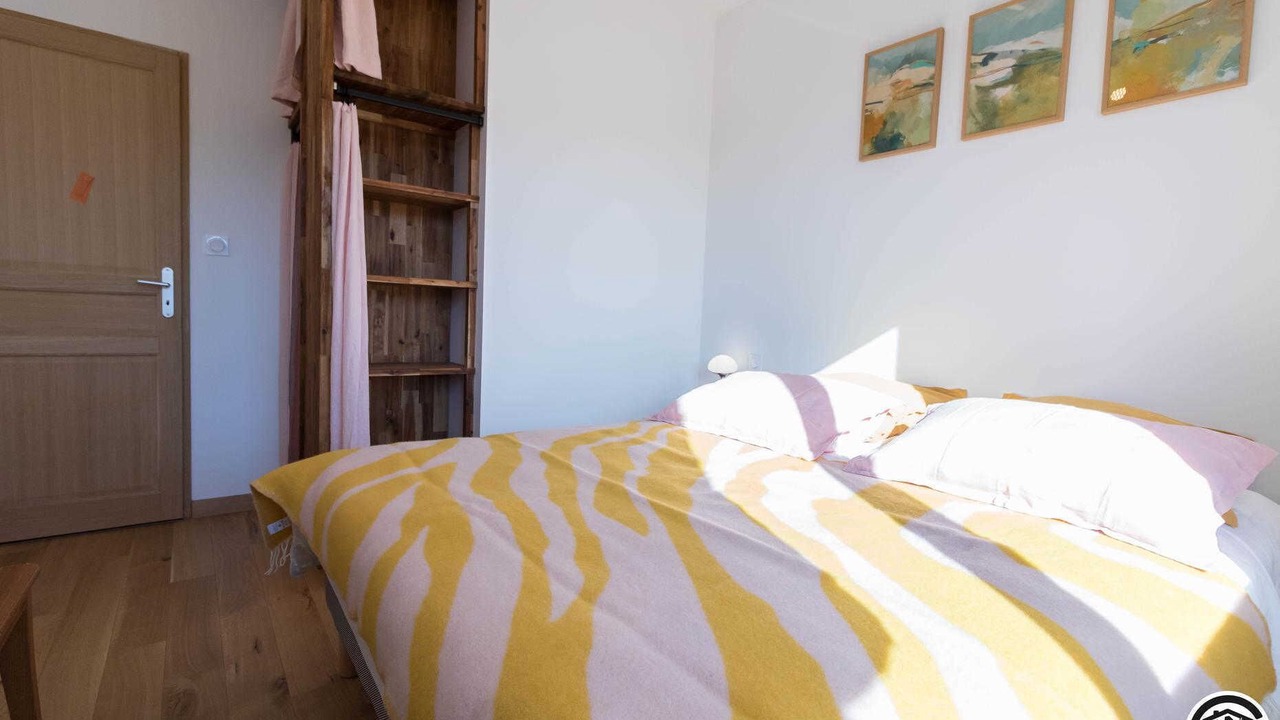 Photo of Bedroom in Pins-Justaret