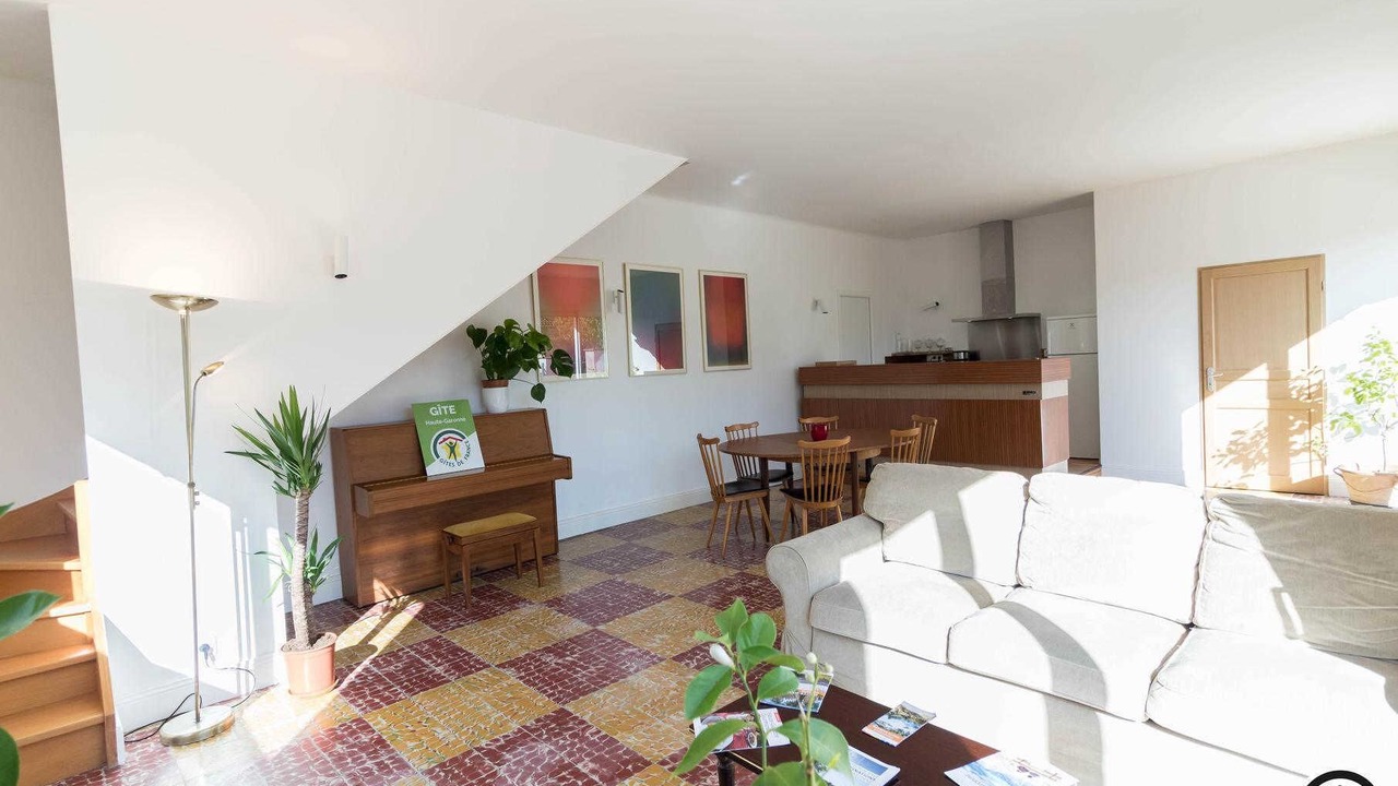 Photo of Livingroom in Pins-Justaret