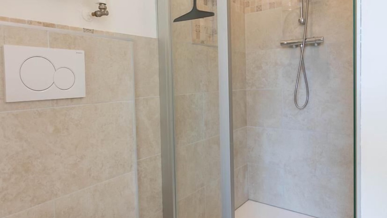 Photo of Bathroom in Pins-Justaret