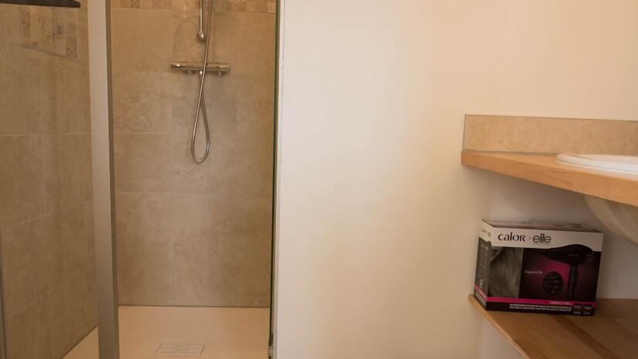 Photo of Bathroom in Pins-Justaret
