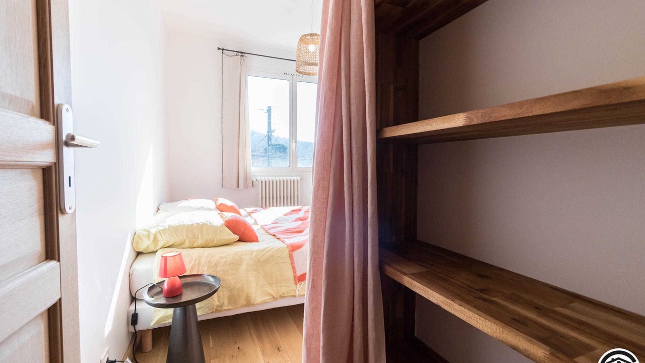 Photo of Bedroom in Pins-Justaret