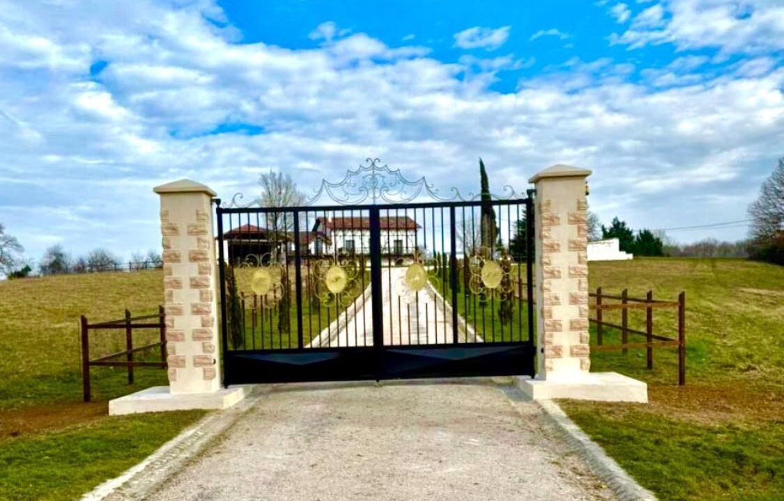 Photo of Outdoor in Salerm