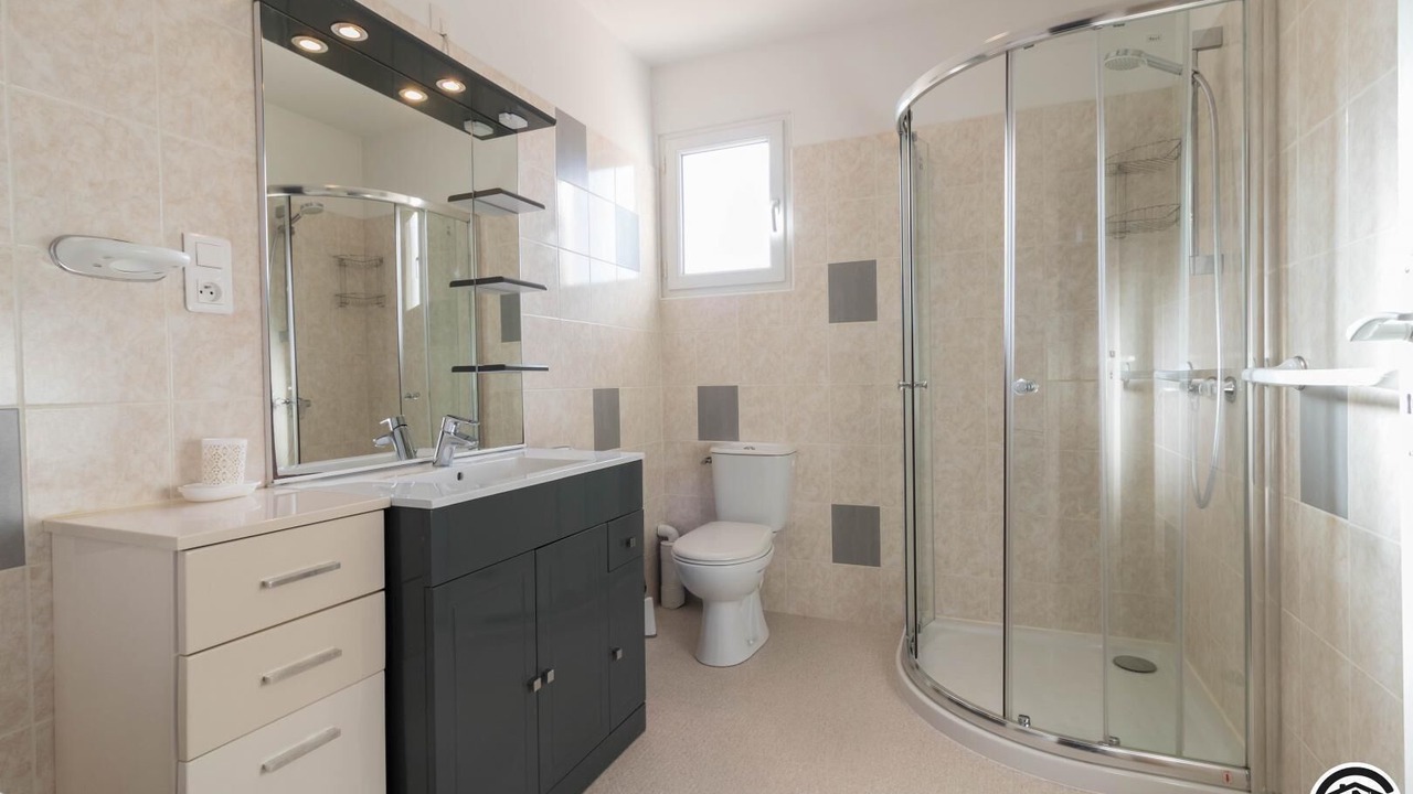 Photo of Bathroom in Beaumont-sur-Leze