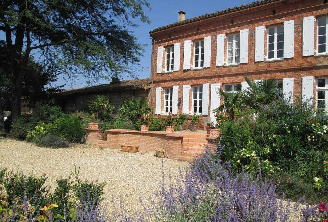 Photo of Outdoor in Aurin