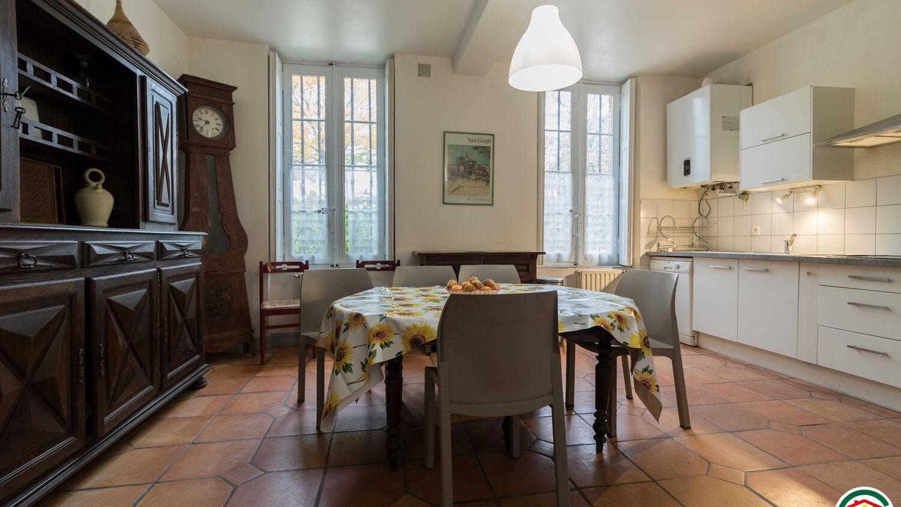 Photo of Others in Aurin