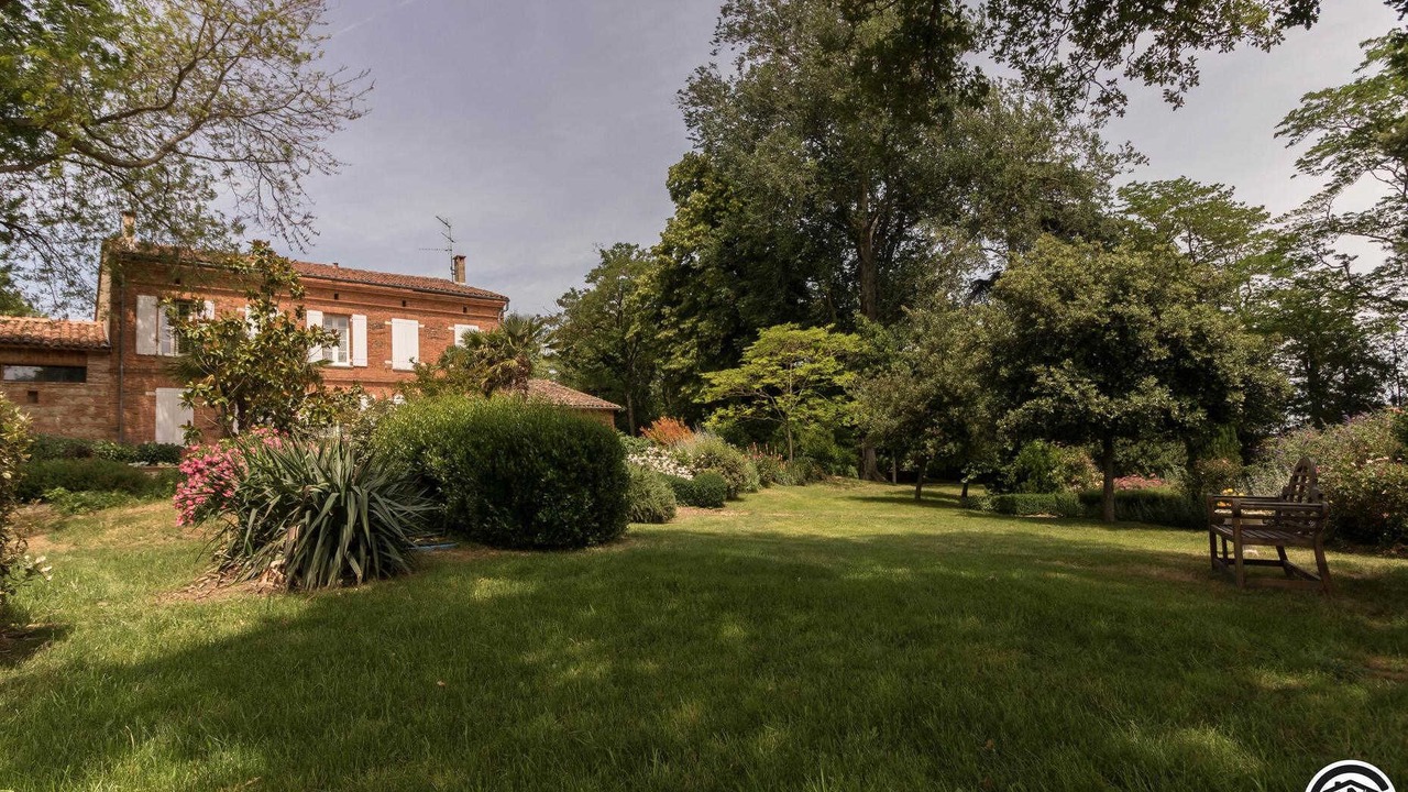 Photo of Outdoor in Aurin