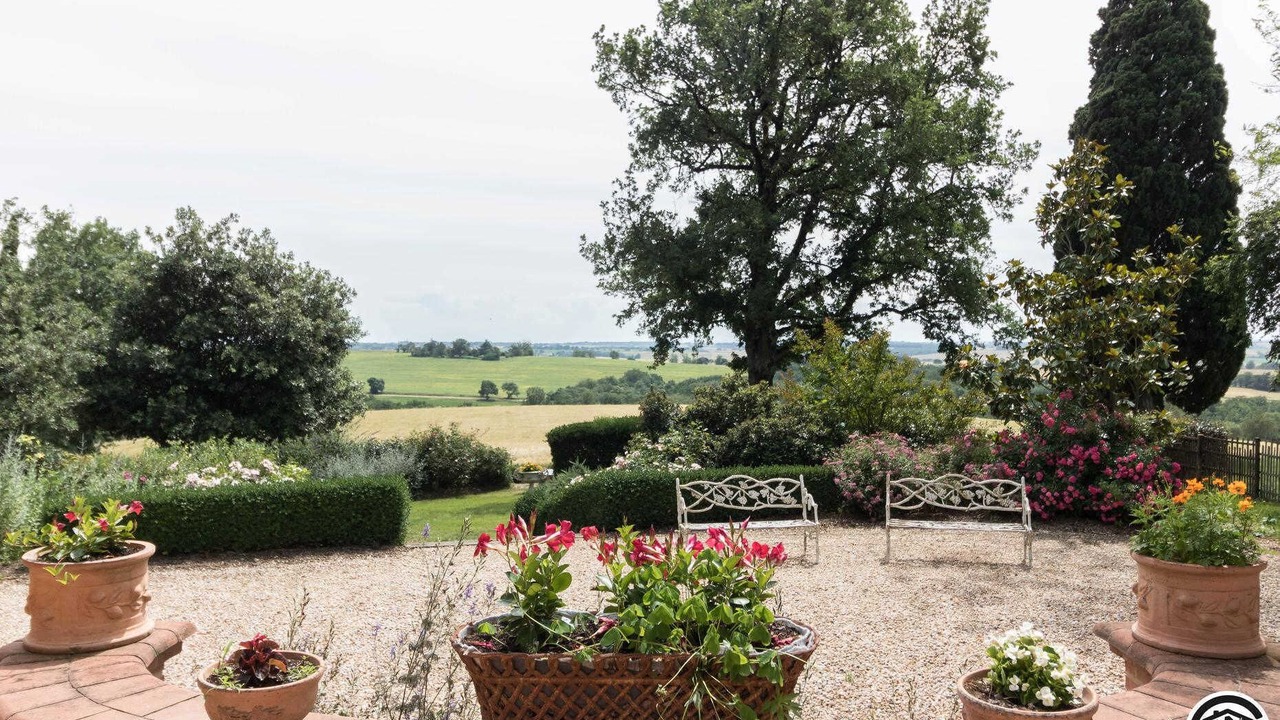 Photo of Outdoor in Aurin