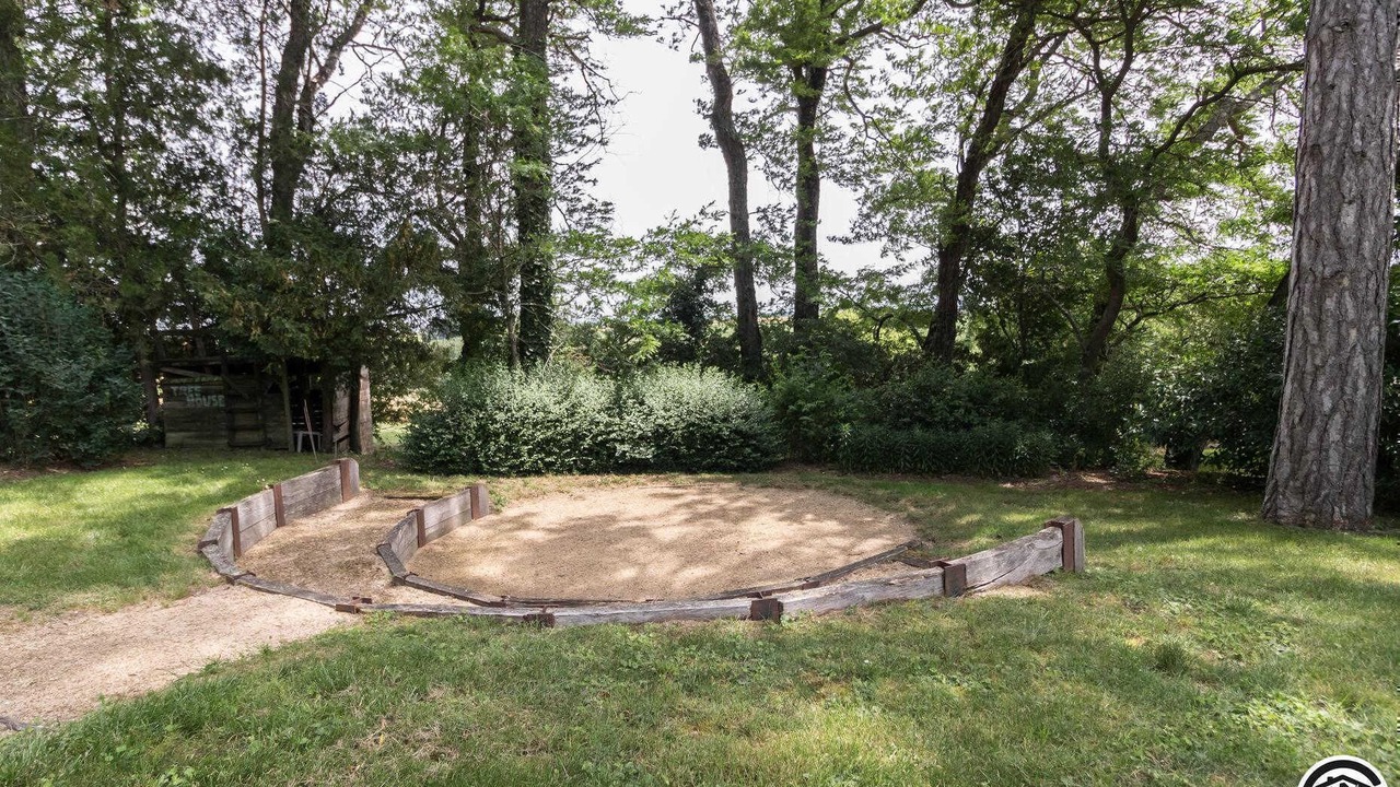 Photo of Others in Aurin