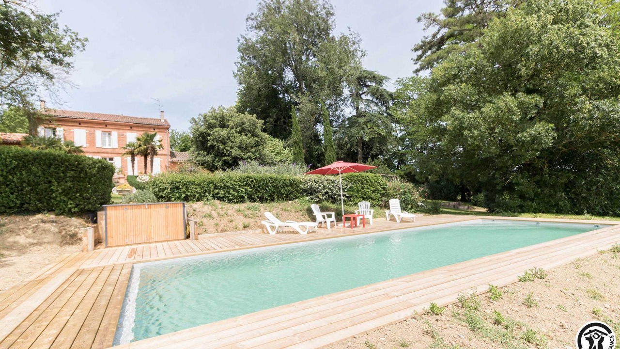 Photo of Outdoor in Aurin